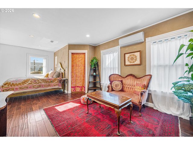 1218 Se ASH St, Portland, OR 97214