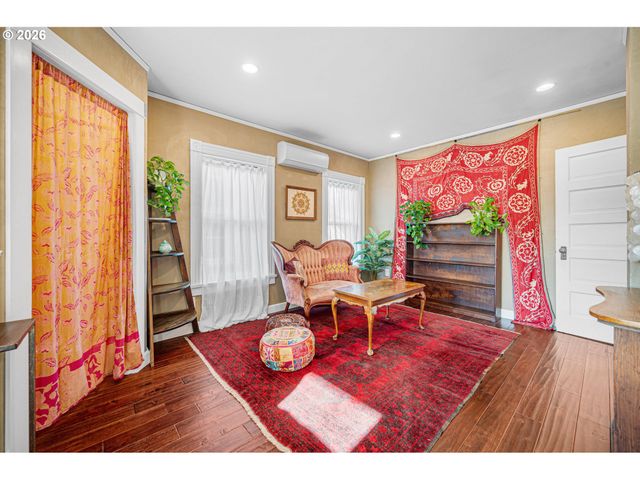 1218 Se ASH St, Portland, OR 97214