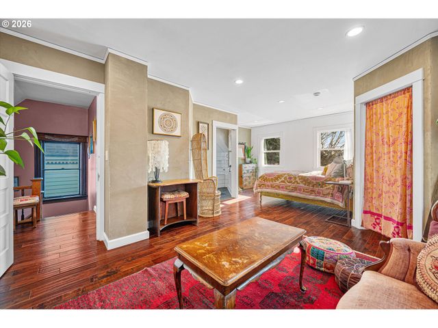 1218 Se ASH St, Portland, OR 97214