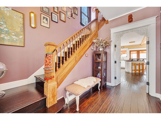 1218 Se ASH St, Portland, OR 97214