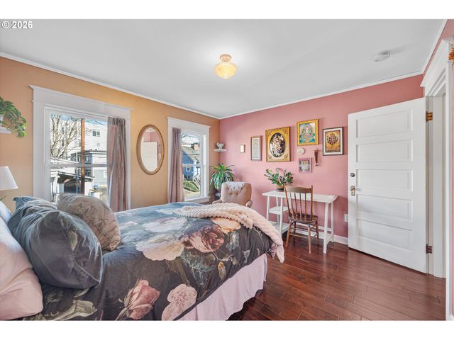 1218 Se ASH St, Portland, OR 97214