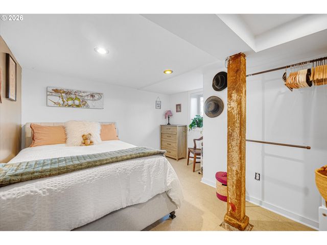 1218 Se ASH St, Portland, OR 97214