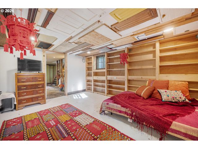 1218 Se ASH St, Portland, OR 97214