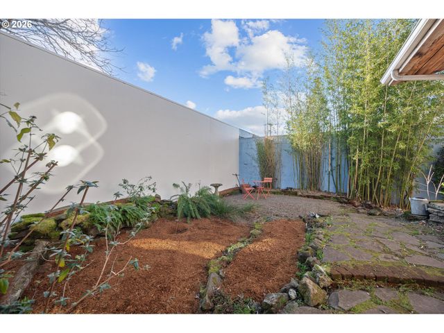 1218 Se ASH St, Portland, OR 97214