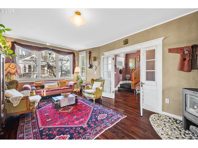 1218 Se ASH St, Portland, OR 97214