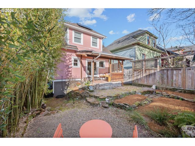 1218 Se ASH St, Portland, OR 97214