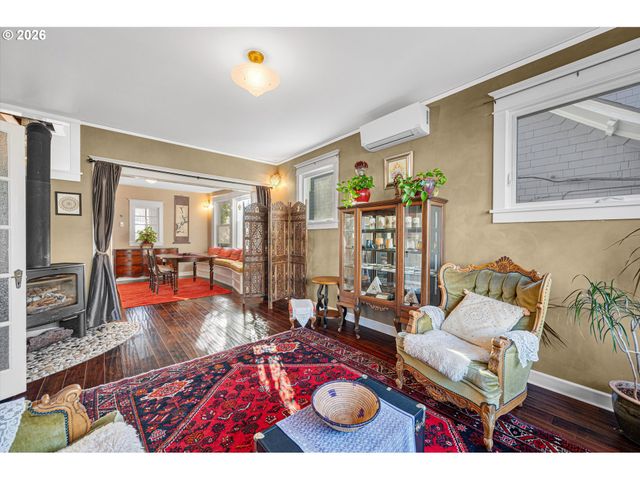1218 Se ASH St, Portland, OR 97214
