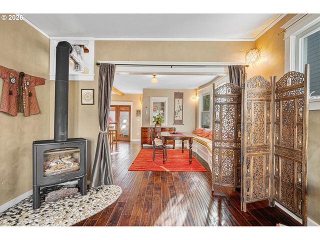 1218 Se ASH St, Portland, OR 97214