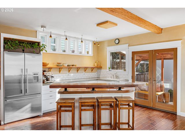 1218 Se ASH St, Portland, OR 97214