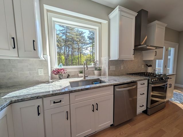 2 Seabiscuit Drive, Plymouth, MA 02360