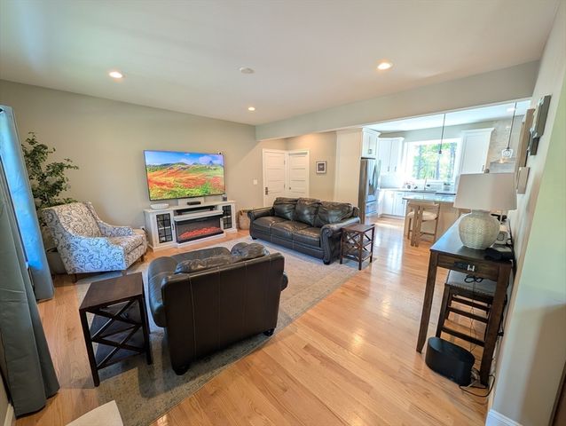 2 Seabiscuit Drive, Plymouth, MA 02360