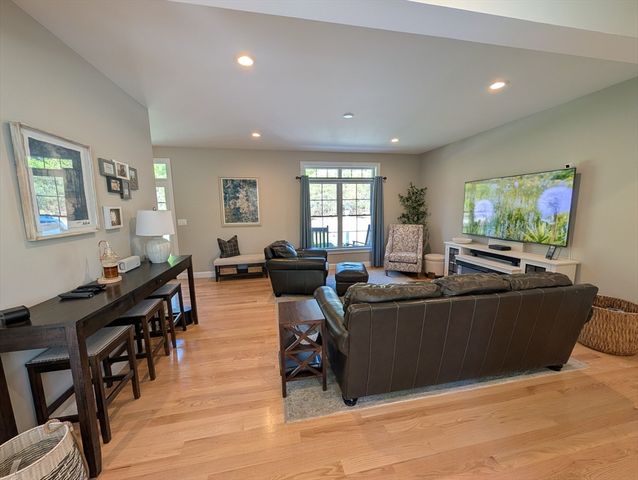 2 Seabiscuit Drive, Plymouth, MA 02360