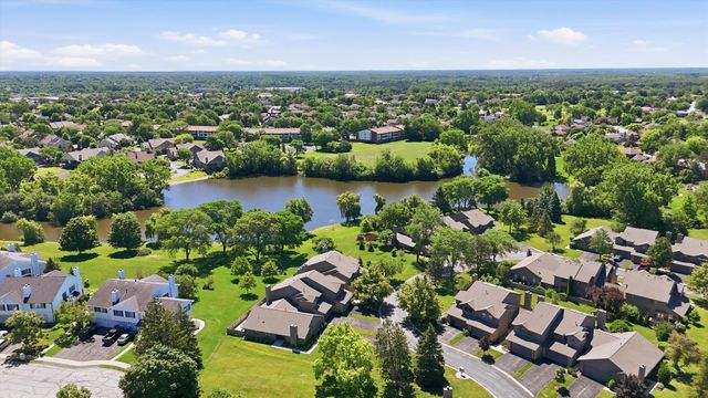8044 Wildwood Lane, Darien, IL 60561