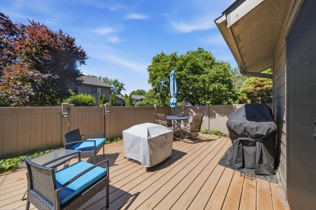 8044 Wildwood Lane, Darien, IL 60561