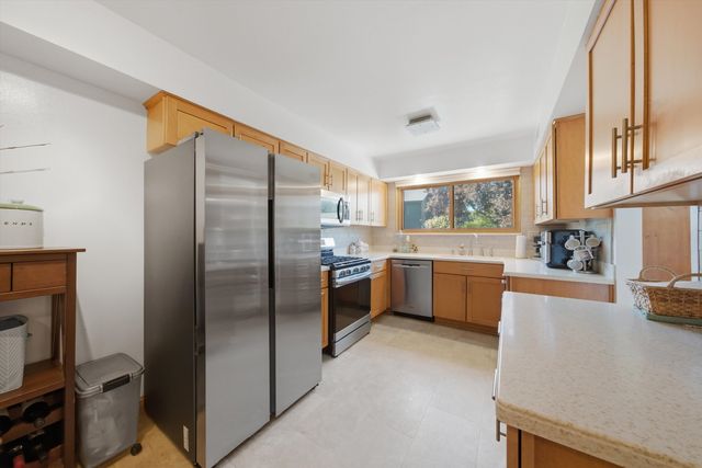 8044 Wildwood Lane, Darien, IL 60561