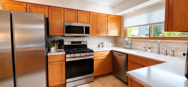 8044 Wildwood Lane, Darien, IL 60561