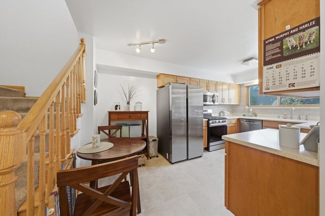 8044 Wildwood Lane, Darien, IL 60561
