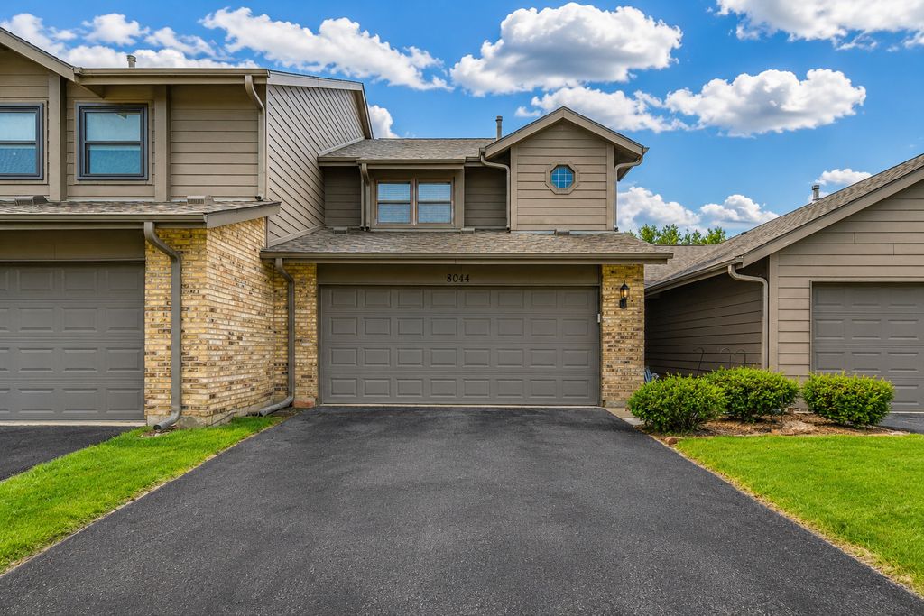8044 Wildwood Lane, Darien, IL 60561