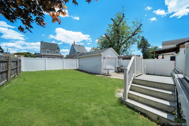 63 Amherst Road, Valley Stream, NY 11581