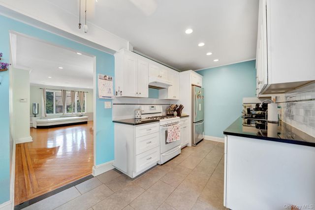 63 Amherst Road, Valley Stream, NY 11581