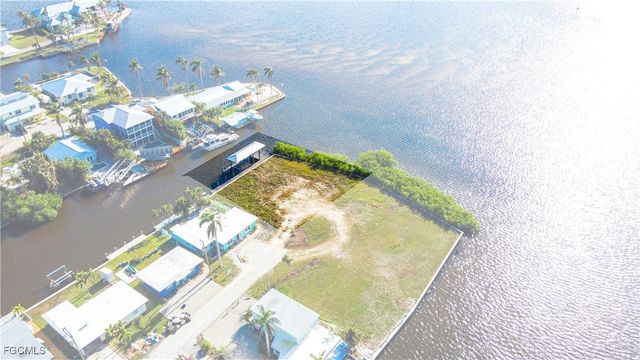 2639 Second ST, Matlacha, FL 33993