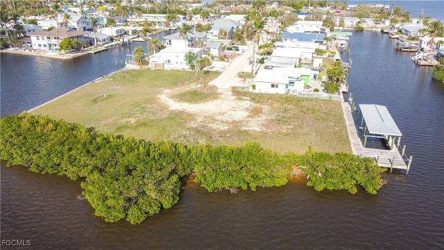 2639 Second ST, Matlacha, FL 33993