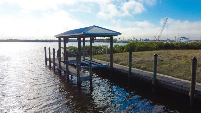 2639 Second ST, Matlacha, FL 33993