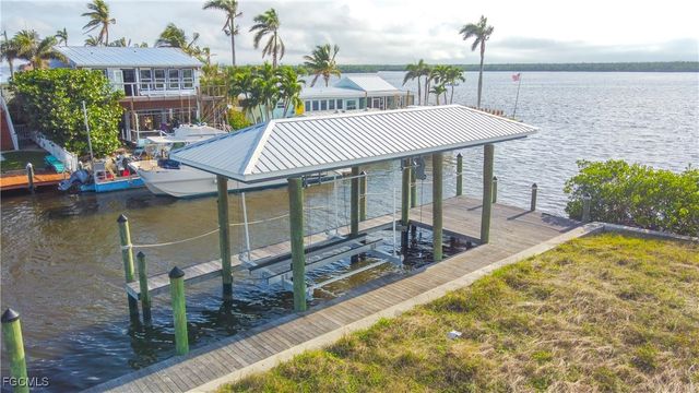 2639 Second ST, Matlacha, FL 33993