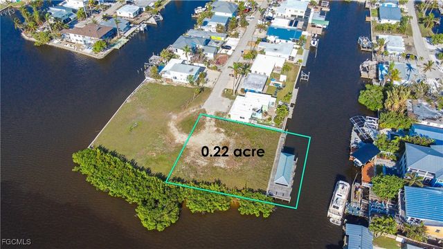 2639 Second ST, Matlacha, FL 33993