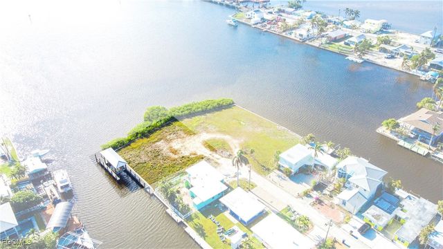 2639 Second ST, Matlacha, FL 33993