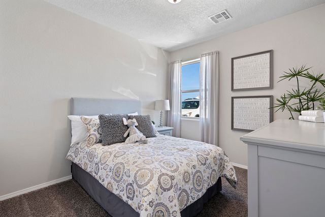 2641 Eglisfield Loop NE, Rio Rancho, NM 87144