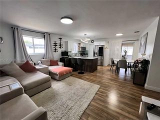 3221 NW 182nd St, Miami Gardens, FL 33056
