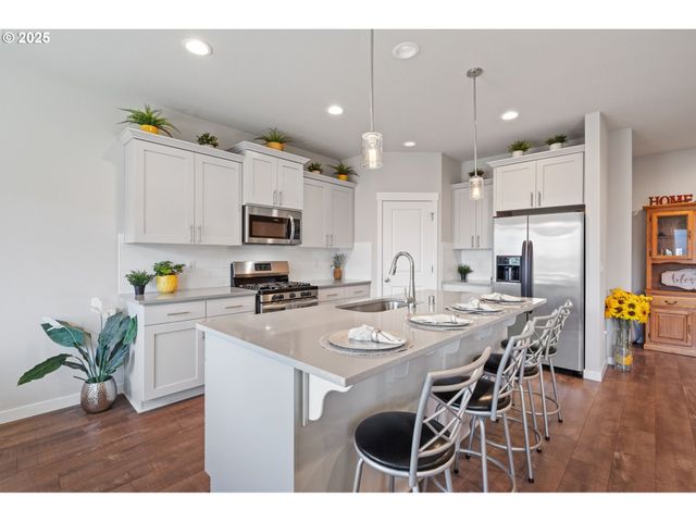 8707 N 1ST St, Ridgefield, WA 98642