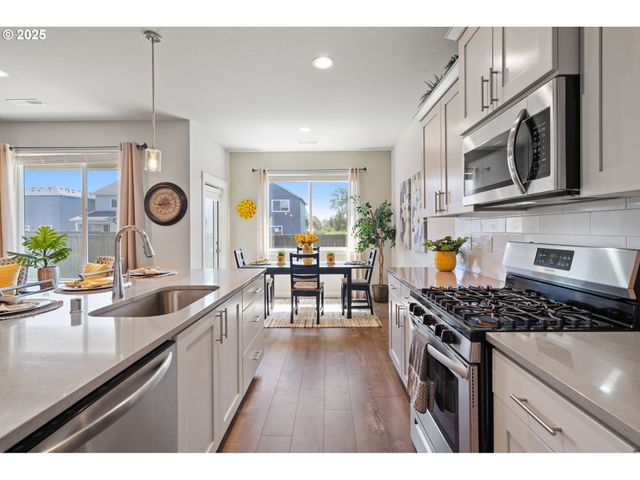 8707 N 1ST St, Ridgefield, WA 98642