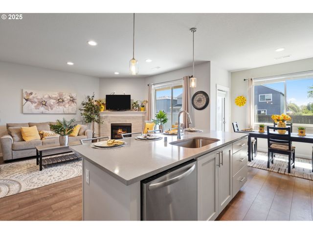 8707 N 1ST St, Ridgefield, WA 98642