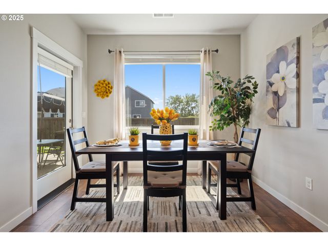 8707 N 1ST St, Ridgefield, WA 98642