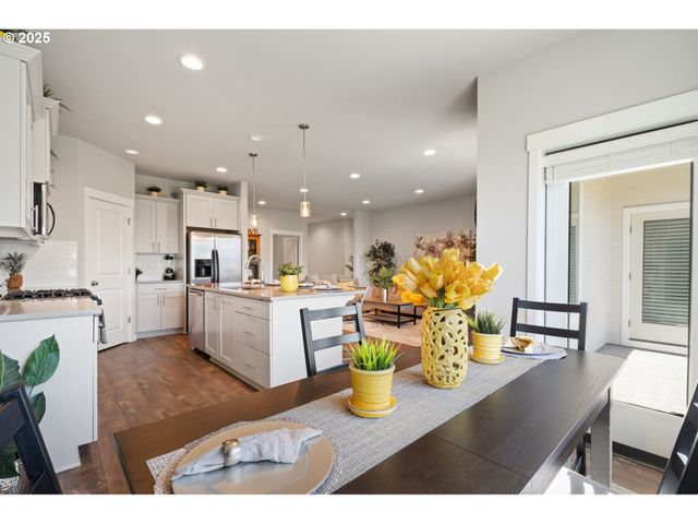 8707 N 1ST St, Ridgefield, WA 98642