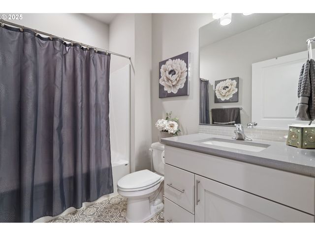 8707 N 1ST St, Ridgefield, WA 98642