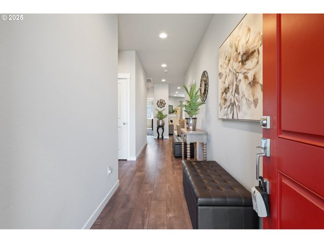 8707 N 1ST St, Ridgefield, WA 98642