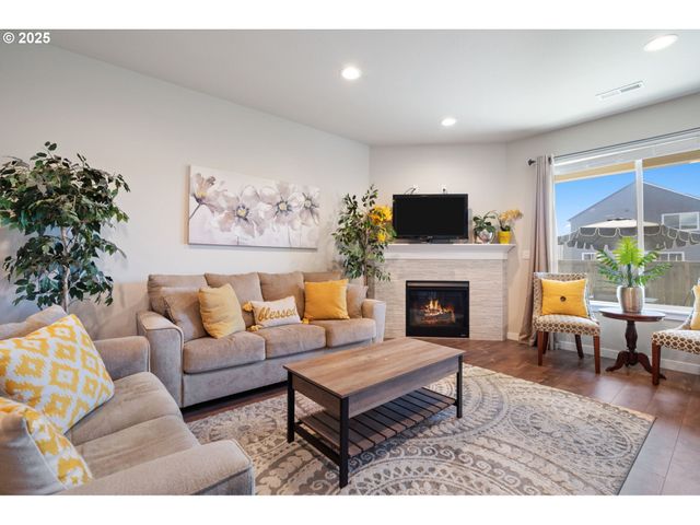 8707 N 1ST St, Ridgefield, WA 98642