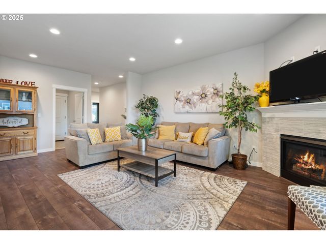 8707 N 1ST St, Ridgefield, WA 98642