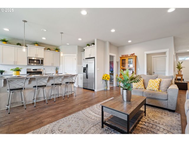 8707 N 1ST St, Ridgefield, WA 98642