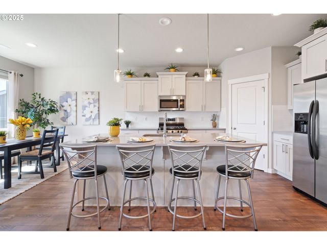 8707 N 1ST St, Ridgefield, WA 98642