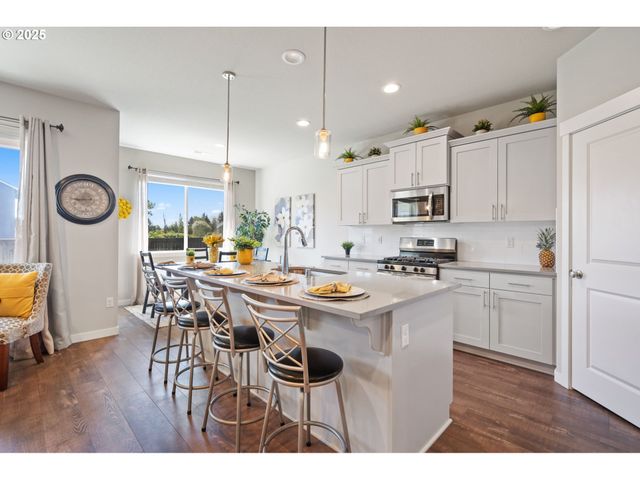 8707 N 1ST St, Ridgefield, WA 98642