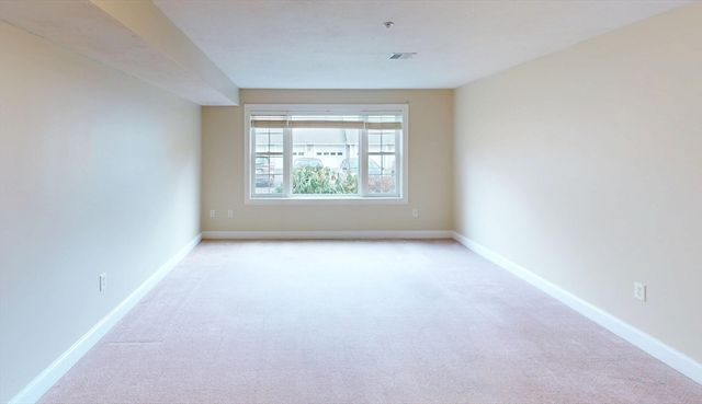 23 Greenleaves Drive 105, Amherst, MA 01002