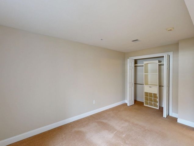 23 Greenleaves Drive 105, Amherst, MA 01002