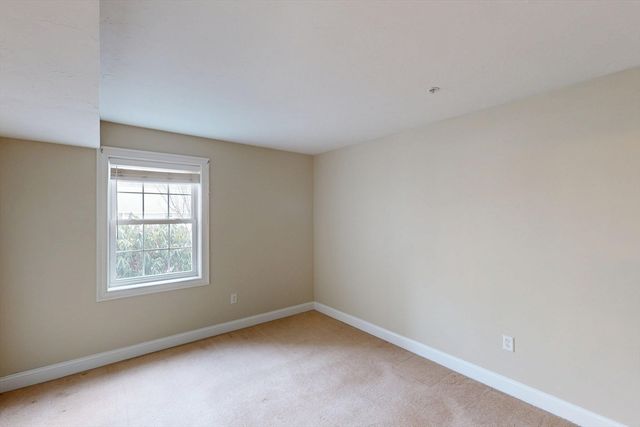 23 Greenleaves Drive 105, Amherst, MA 01002