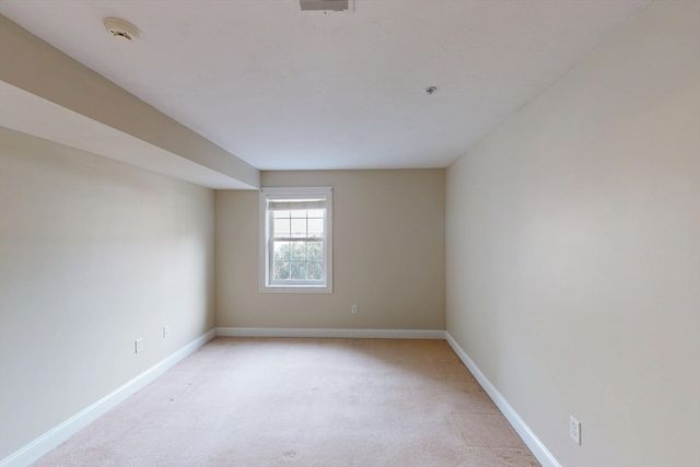 23 Greenleaves Drive 105, Amherst, MA 01002