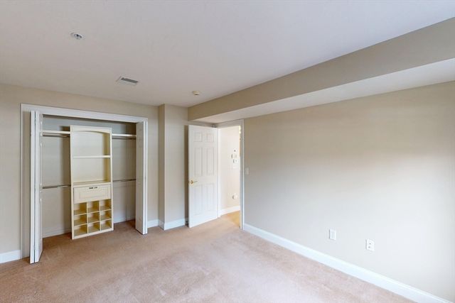 23 Greenleaves Drive 105, Amherst, MA 01002