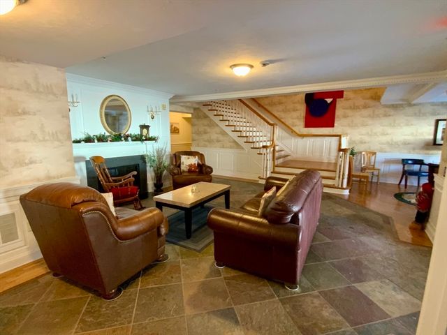 23 Greenleaves Drive 105, Amherst, MA 01002
